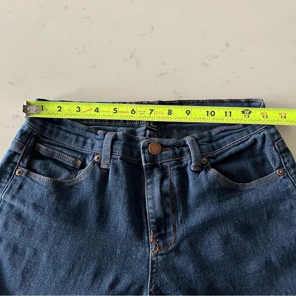 Forever 21 Women’s Medium Waist Dark Blue Non-Stretch Cigarette Jeans Size 27 - Picture 5 of 9